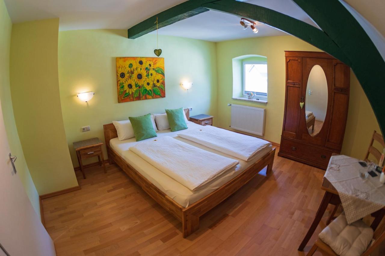 Dooscht Gaestehaus Reichshof Креф Экстерьер фото